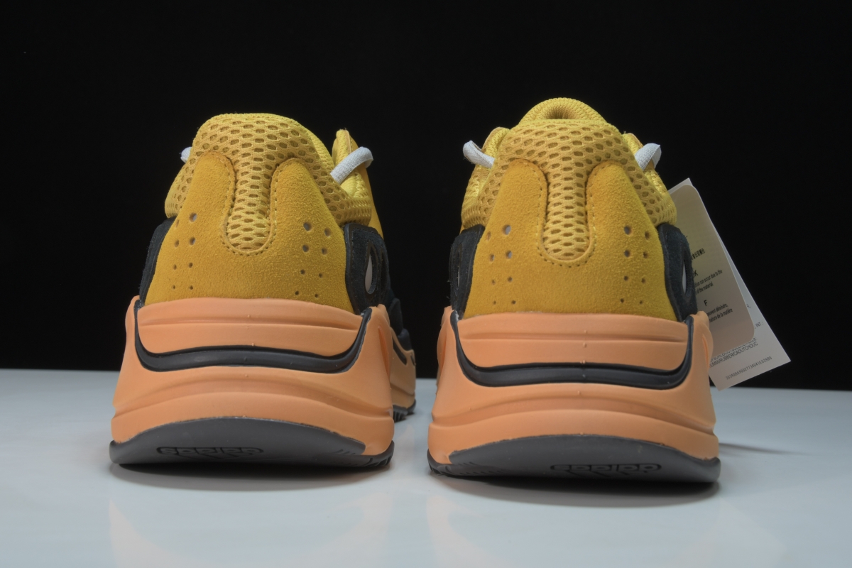 ad*s Y**zy boost 700 sun
