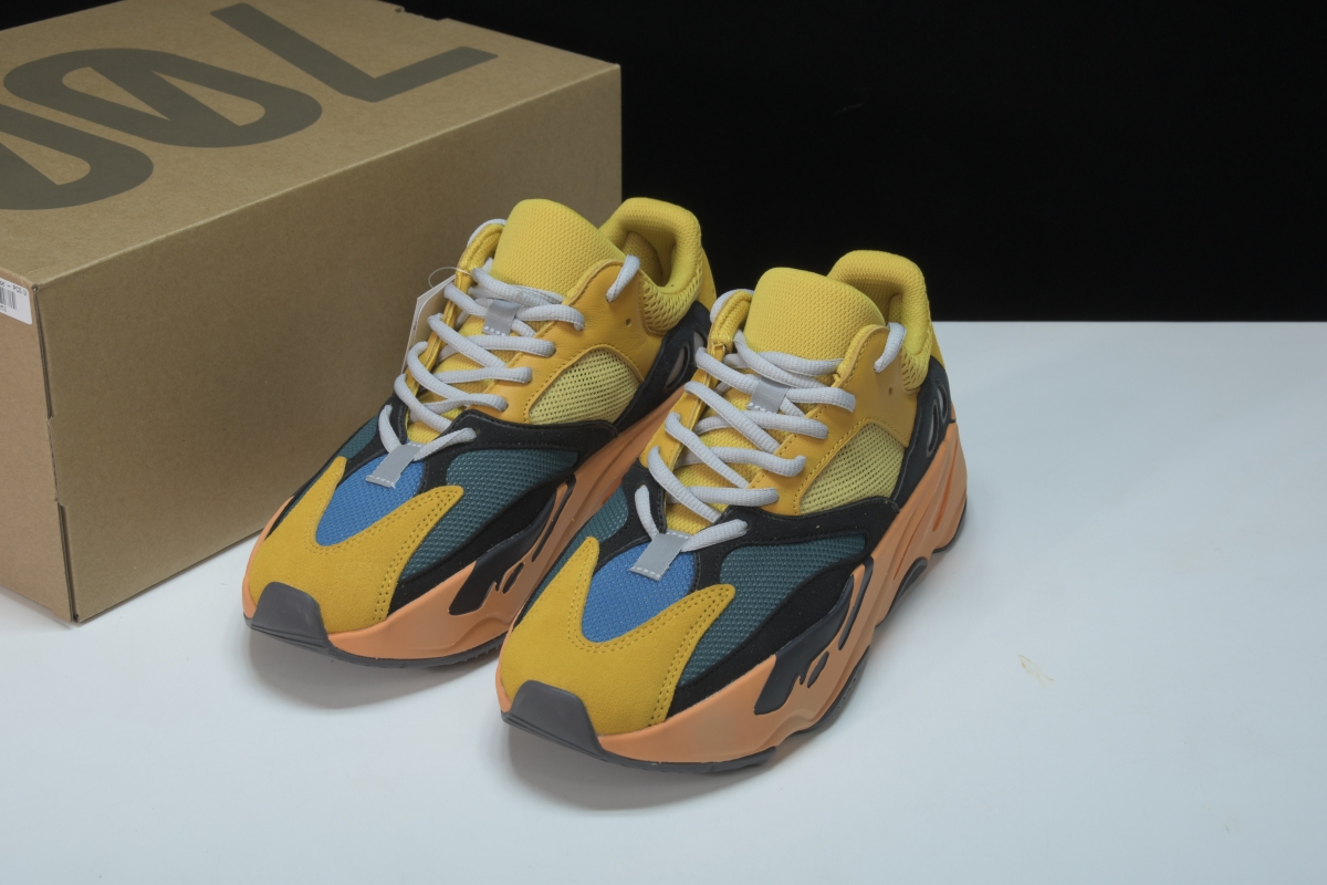 ad*s Y**zy boost 700 sun