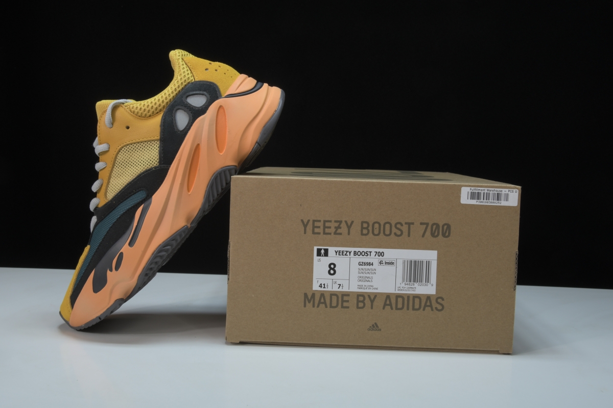 ad*s Y**zy boost 700 sun