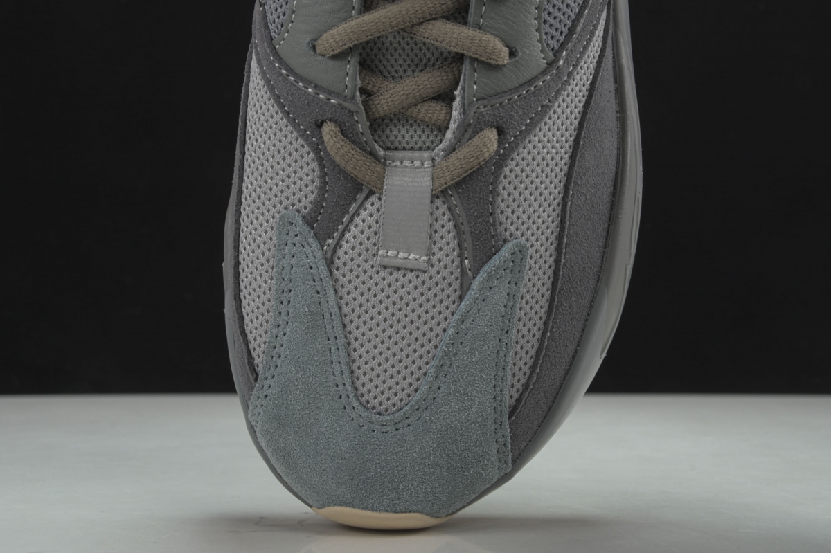 ad*s Y**zy boost 700 teal blue