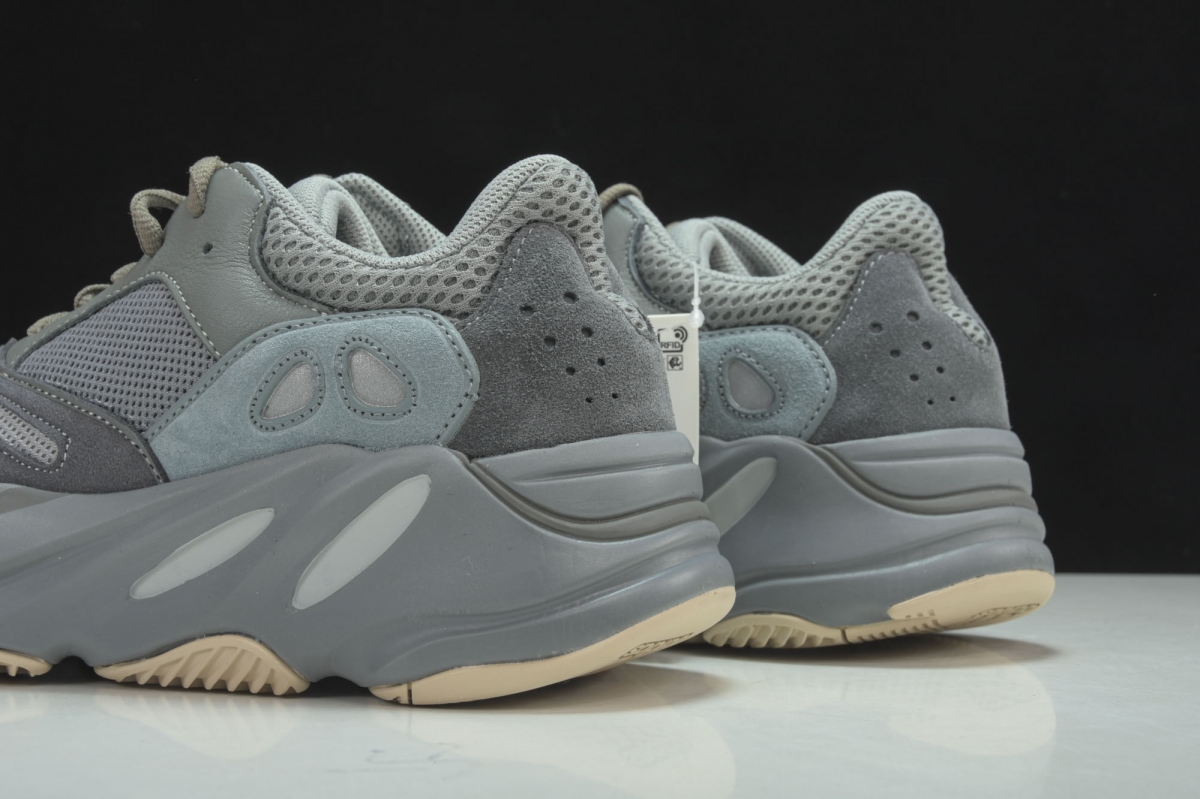 ad*s Y**zy boost 700 teal blue