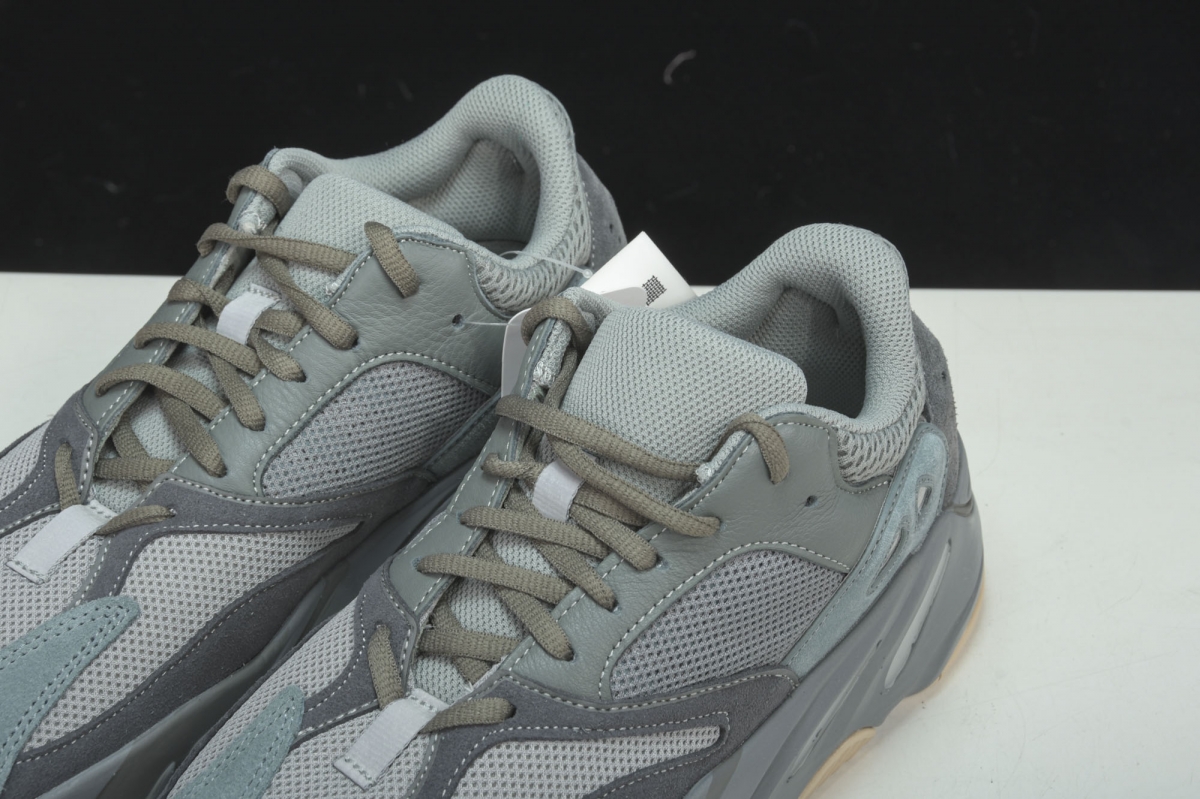 ad*s Y**zy boost 700 teal blue