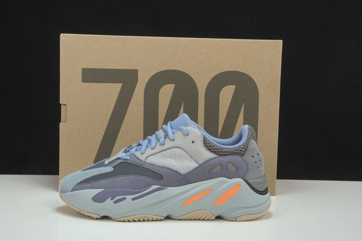 ad*s Y**zy boost 700 carbon blue