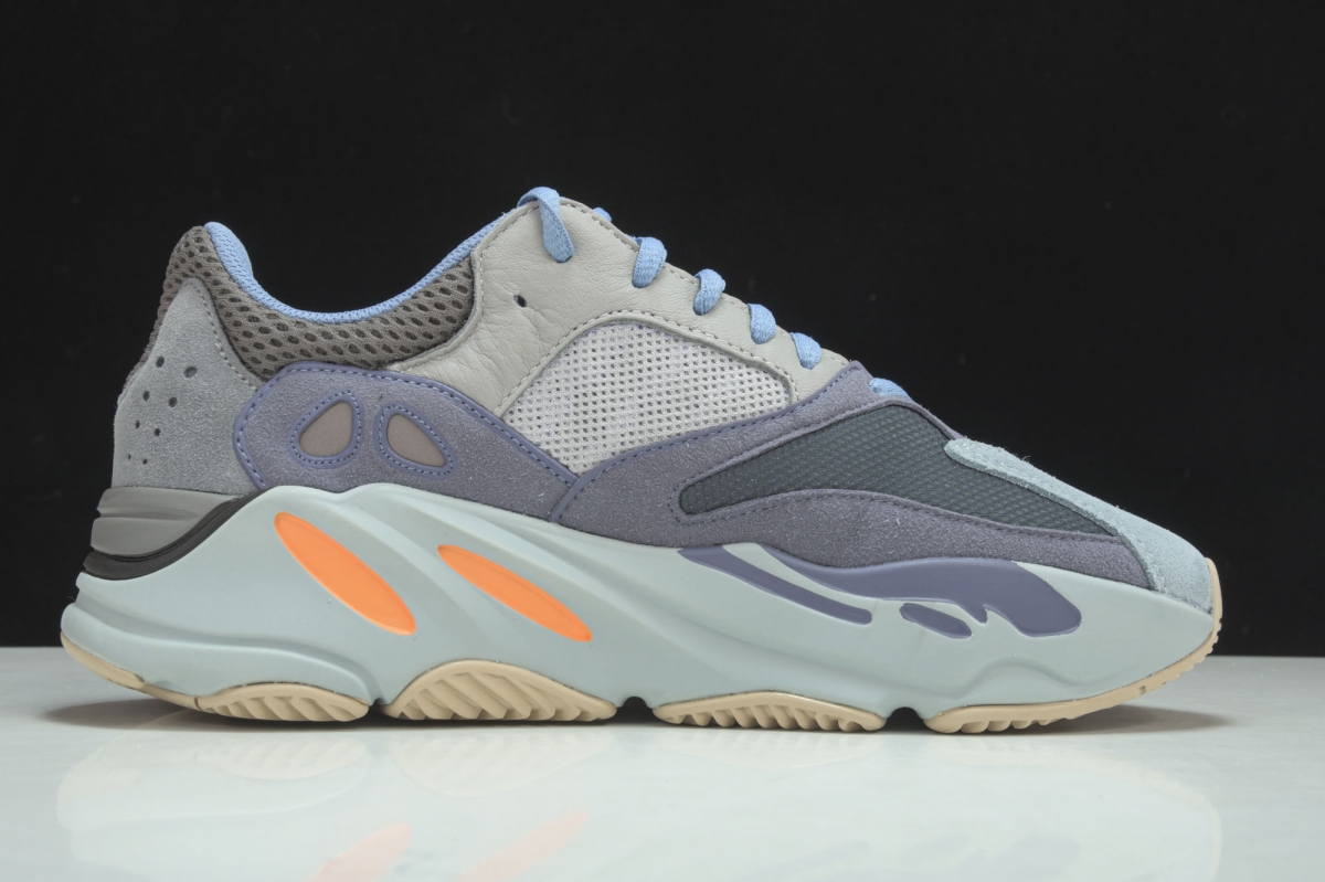 ad*s Y**zy boost 700 carbon blue