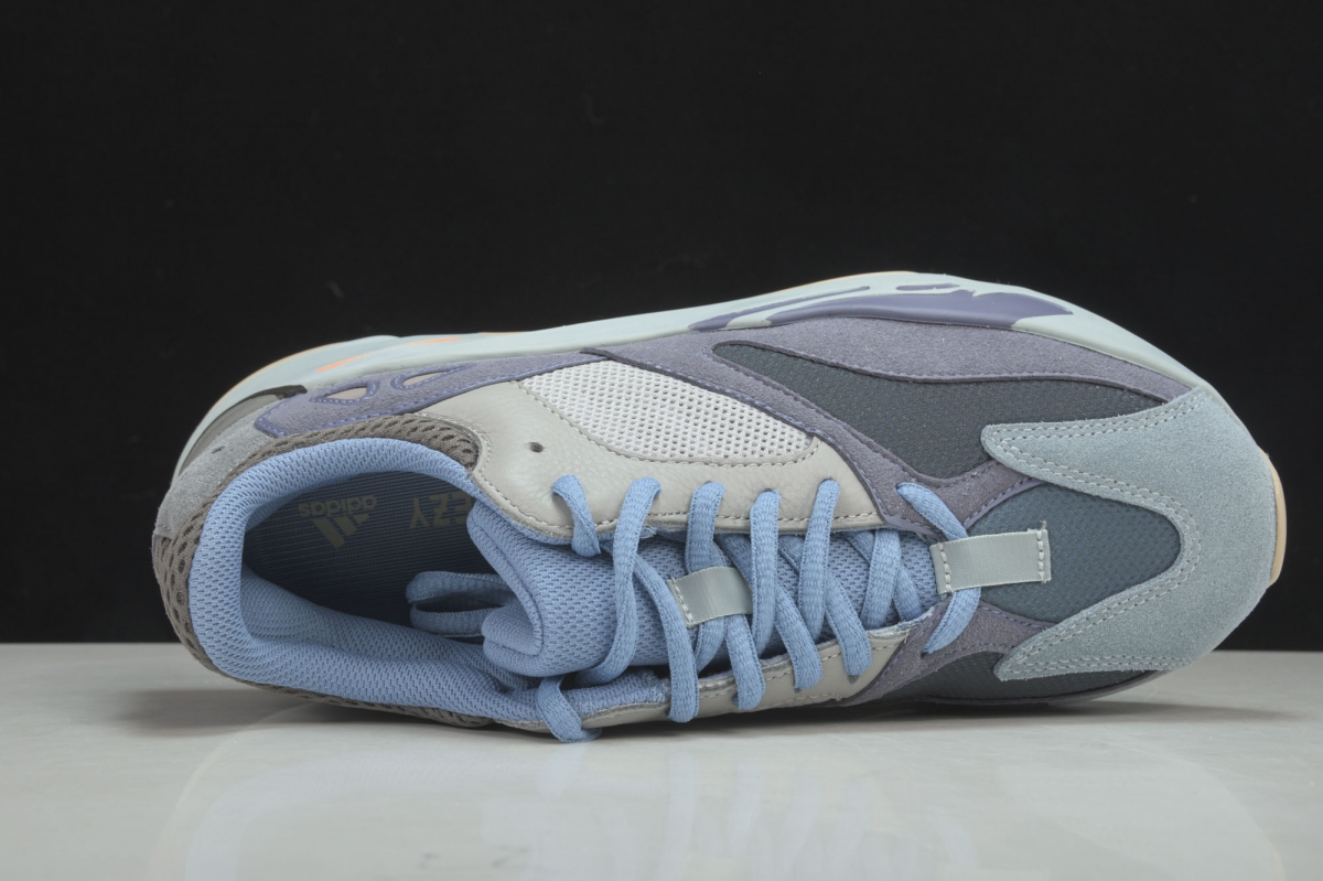 ad*s Y**zy boost 700 carbon blue