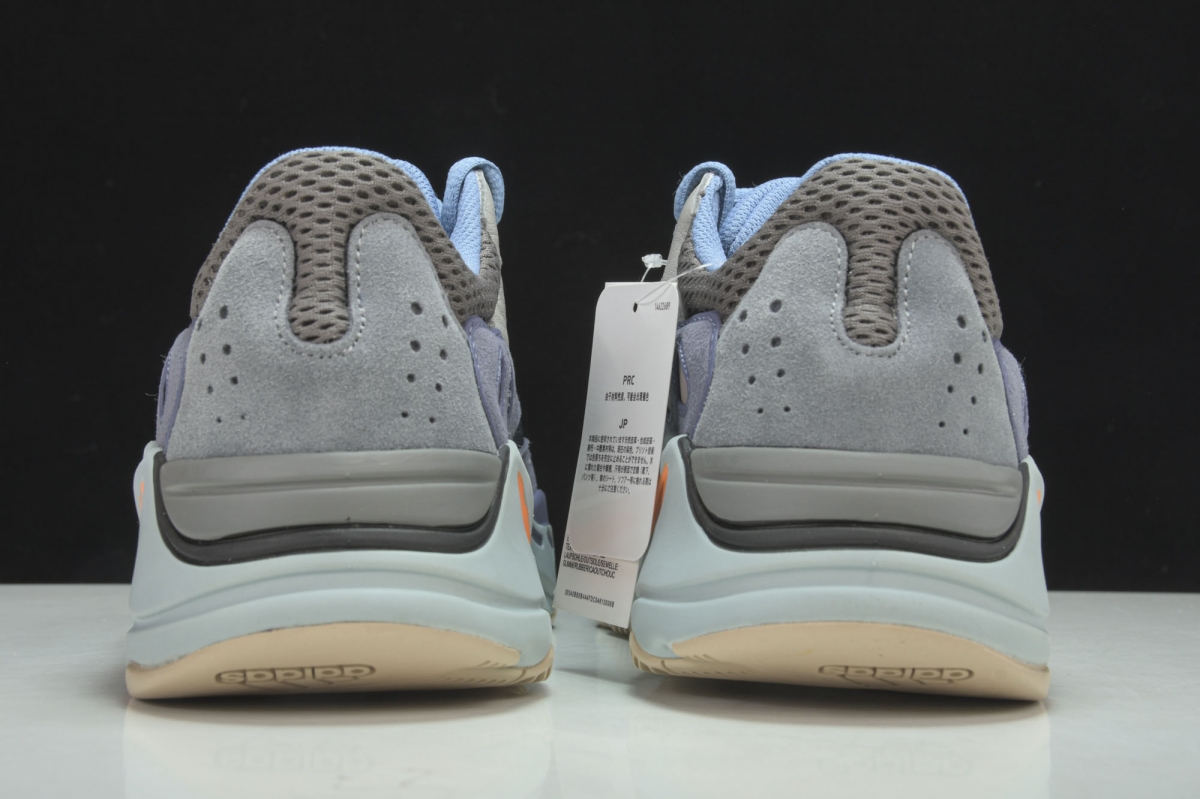 ad*s Y**zy boost 700 carbon blue