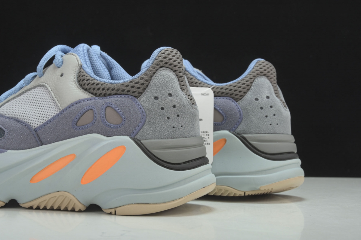ad*s Y**zy boost 700 carbon blue