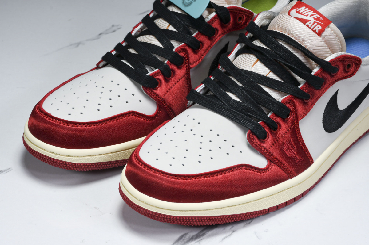 Jordan 1 Retro Low OG Trophy Room Away