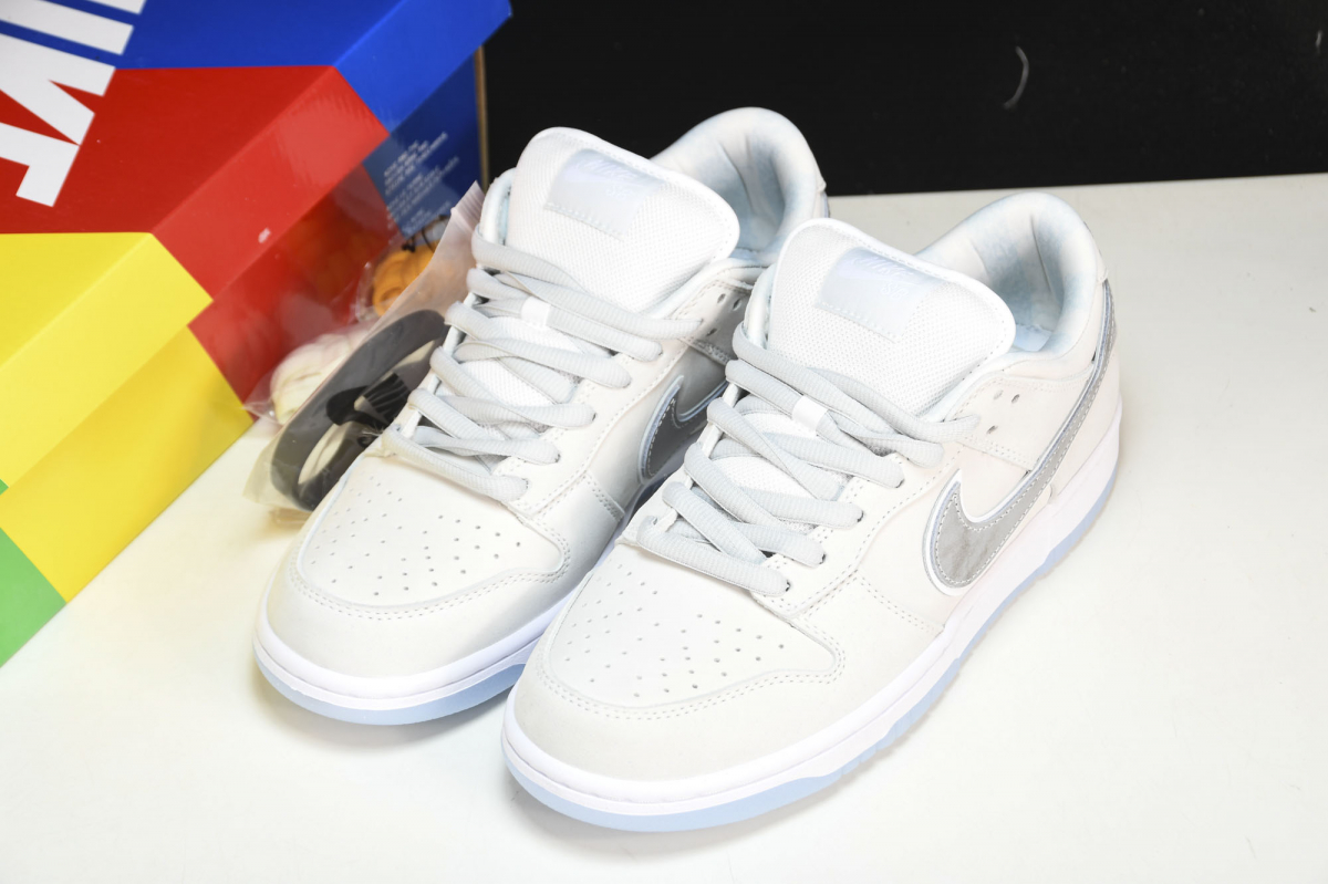 Nike SB Dunk Low White Lobster