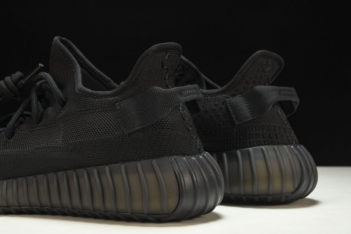 ad*s Y**zy boost 350 v2 onyx