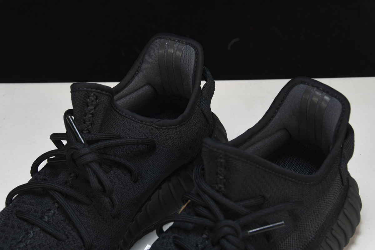 ad*s Y**zy boost 350 v2 onyx