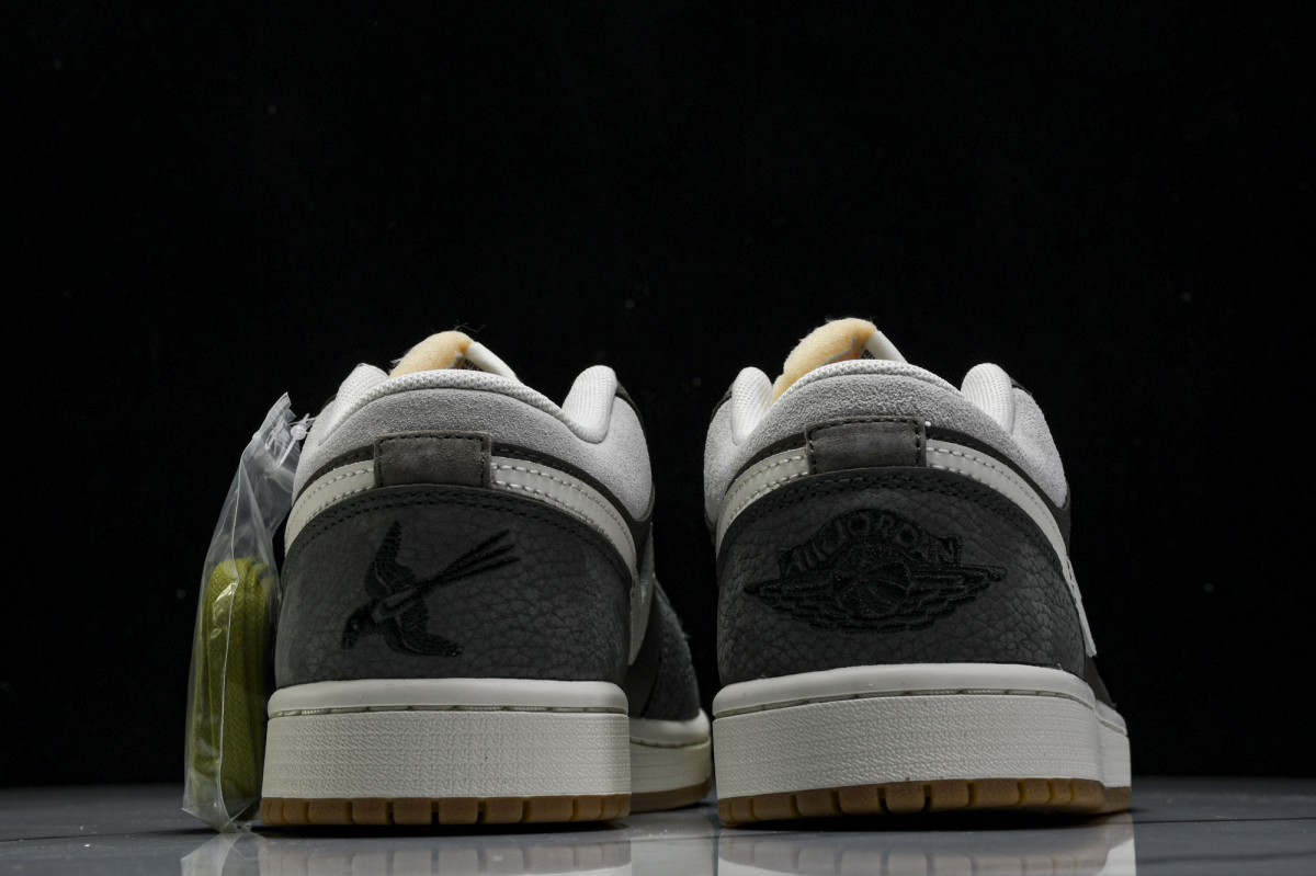 Jordan 1 Low SNKRS Day Korea Magpie