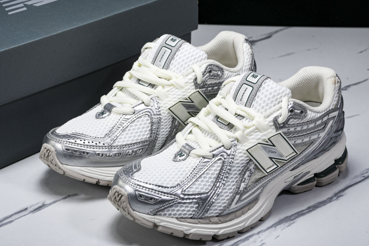 New Balance 1906R Silver Metallic Sea Salt