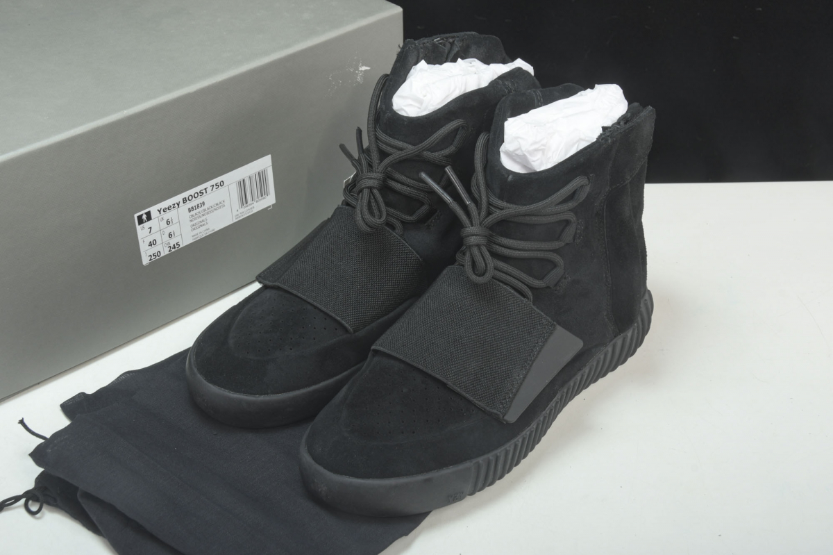 ad*s Y**zy boost 750 triple black