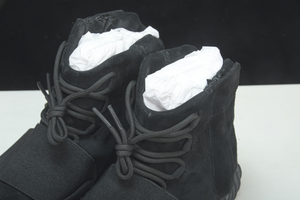 ad*s Y**zy boost 750 triple black