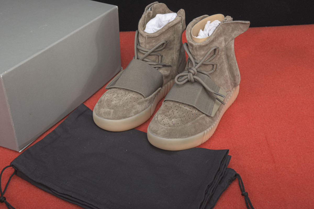 ad*s Y**zy boost 750 chocolate