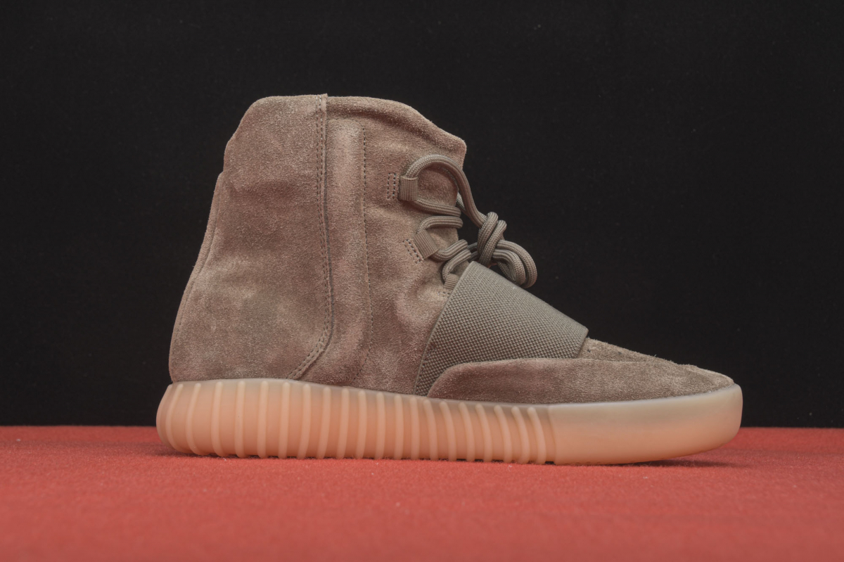 ad*s Y**zy boost 750 chocolate