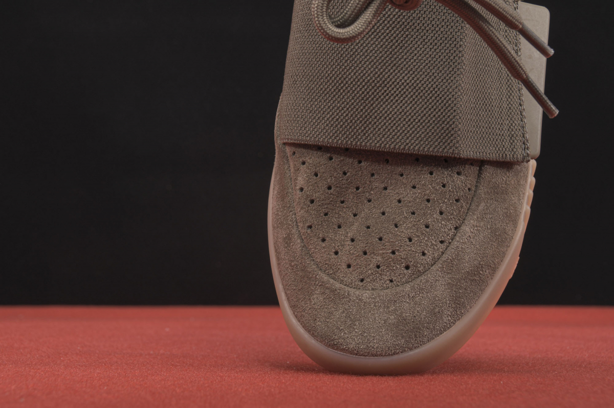 ad*s Y**zy boost 750 chocolate