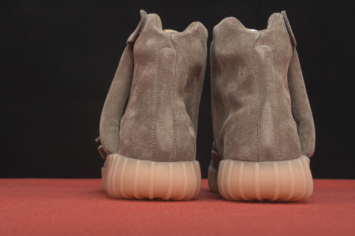 ad*s Y**zy boost 750 chocolate