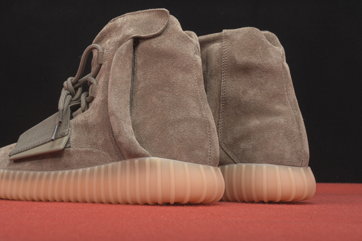 ad*s Y**zy boost 750 chocolate