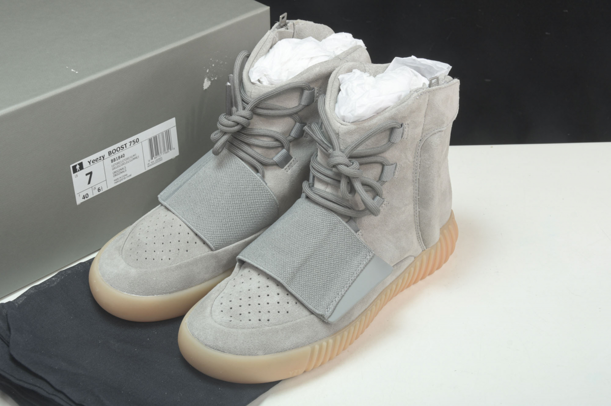 ad*s Y**zy boost 750 light grey glow in the dark