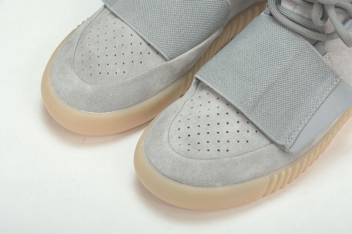 ad*s Y**zy boost 750 light grey glow in the dark