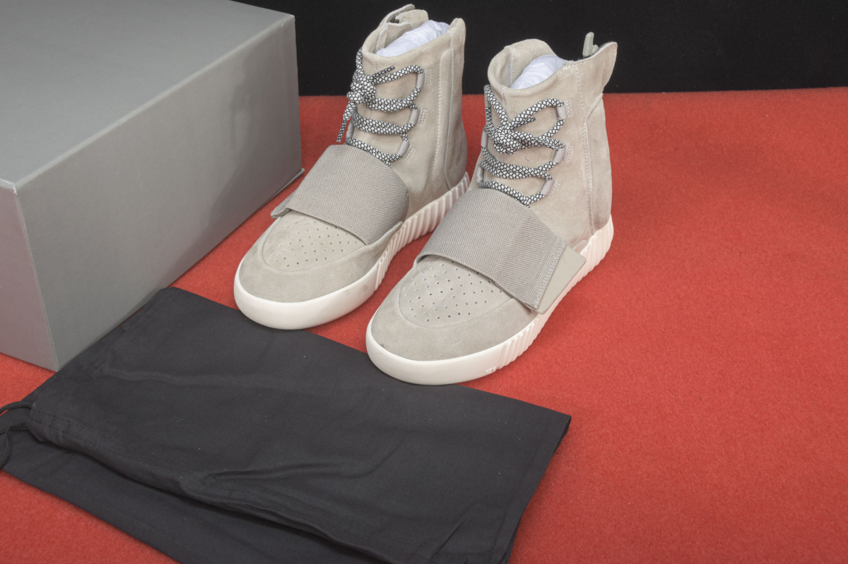 ad*s Y**zy boost 750 og light brown