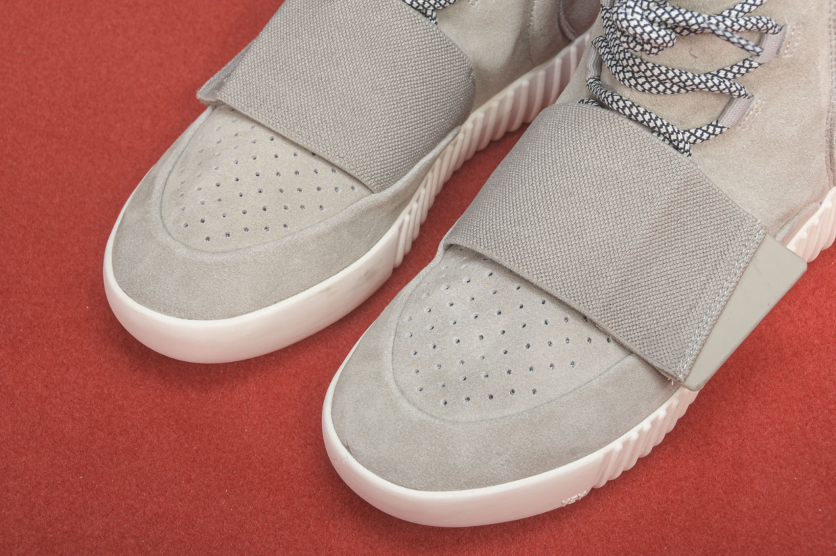 ad*s Y**zy boost 750 og light brown